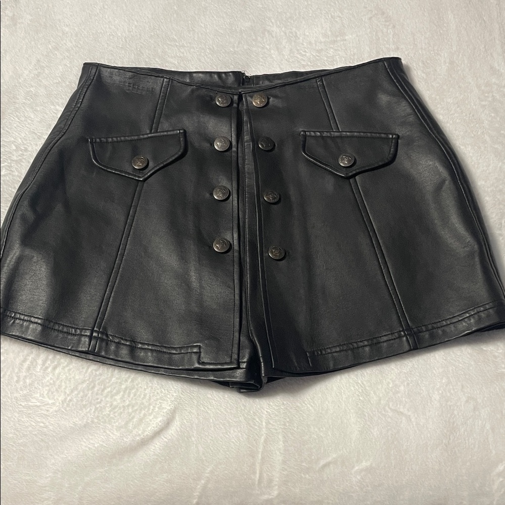 Vintage Women's Black Button-Up Leather Skorts